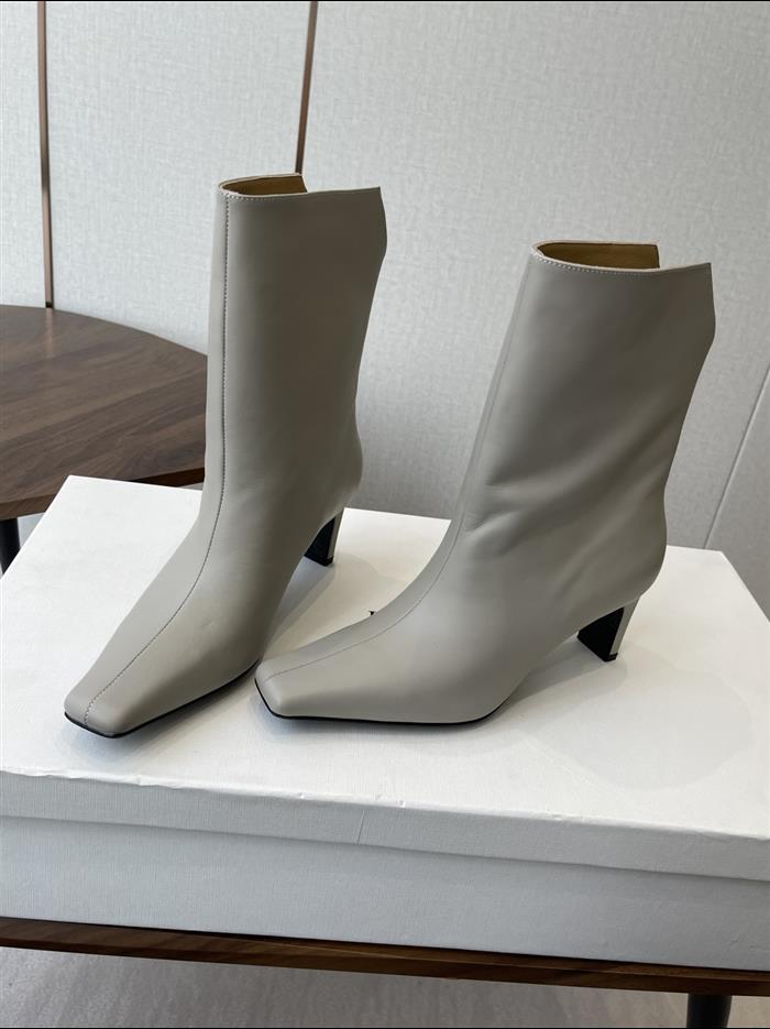 2025112817448270 390